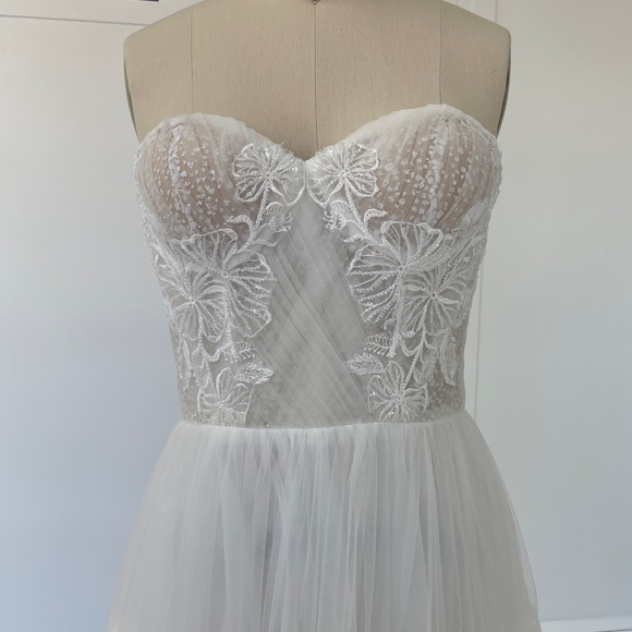 Selena Huan bridal gown - Picture 3 of 6